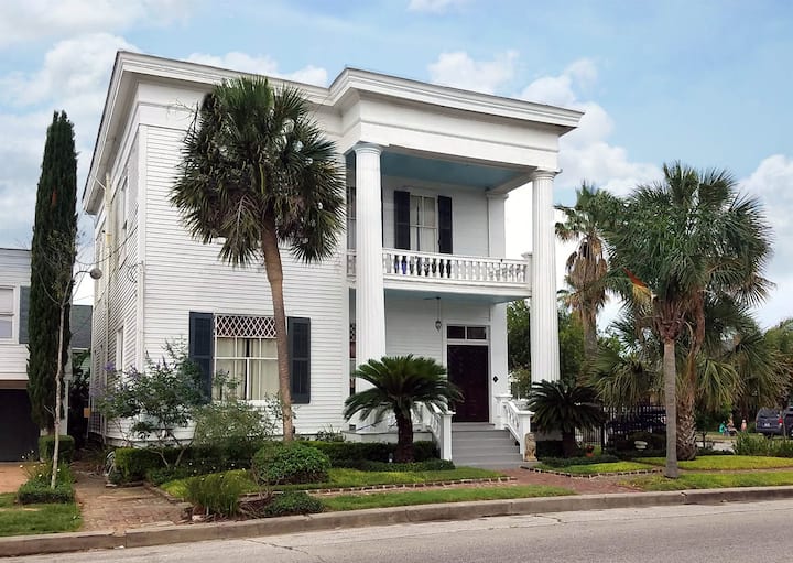 Historic 1847 Powhattan House Houses for Rent in Galveston, Texas