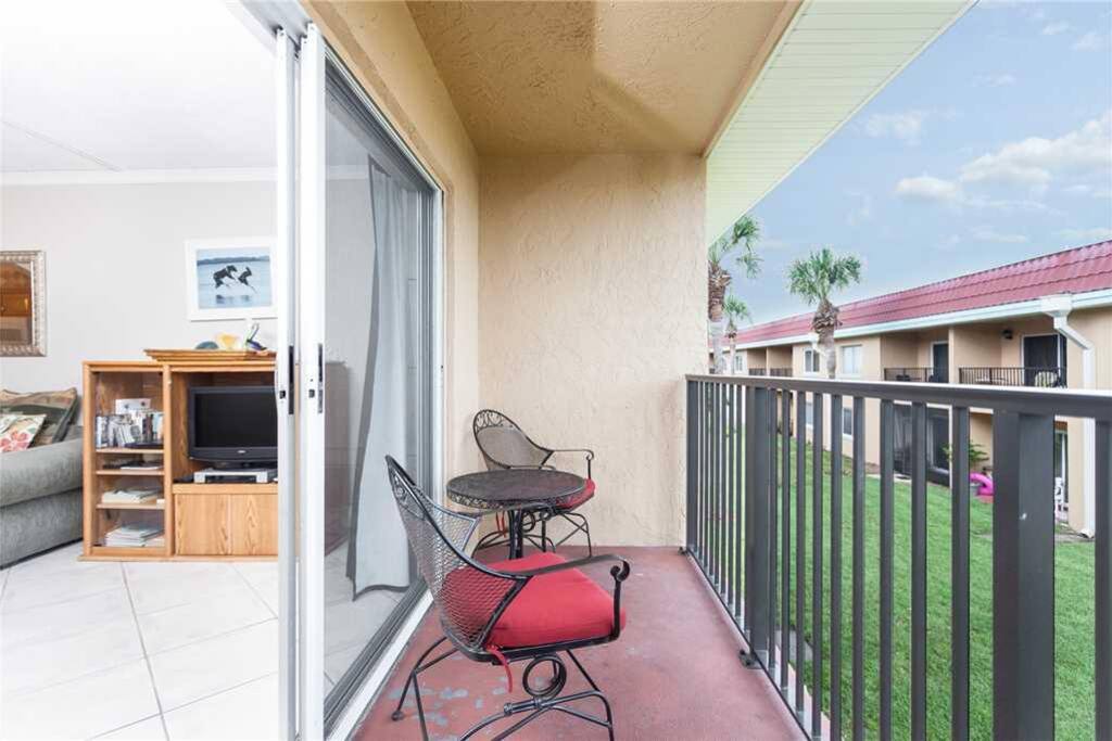 Cozy Balcony - Enjoy your morning coffee or your evening cocktail with this cozy balcony!