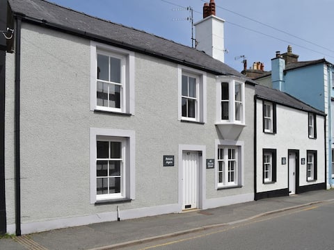 Cosy Beaumaris Cottage Anglesey