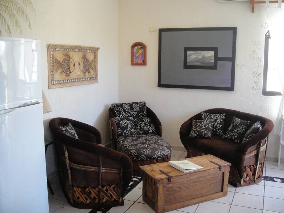 Living Room
(Wood Twin Bed Not Shown)