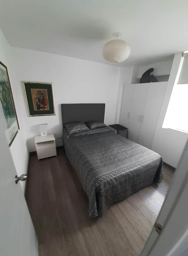 Dormitorio #2 
Cama individual
Junto al baño #2