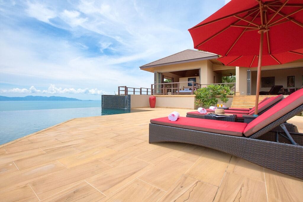 Large private pool deck and jacuzzi at your exclusive use.