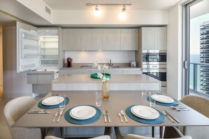 Amazing Ocean View Corner Suite Stunning! gallery image 4