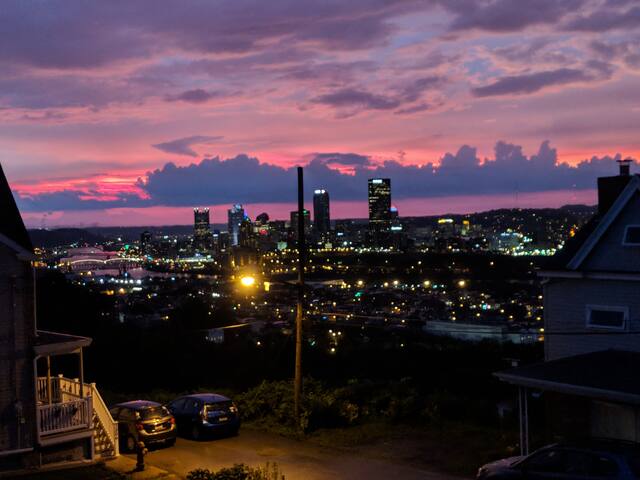 Private Room in Modern Home w/ Stunning View