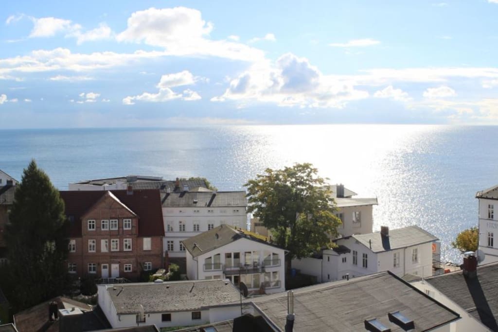 Blick vom geschlossenen Ostbalkon auf die Ostsee