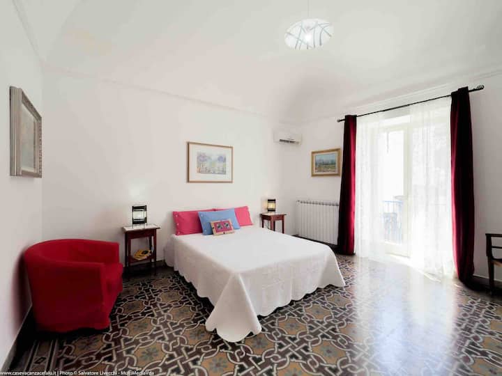 Cefalù Historic center 2min walk from sea WiFI AC Apartments for Rent