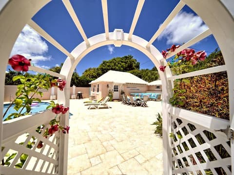 Luxury Cottage with Pool & Tennis Court