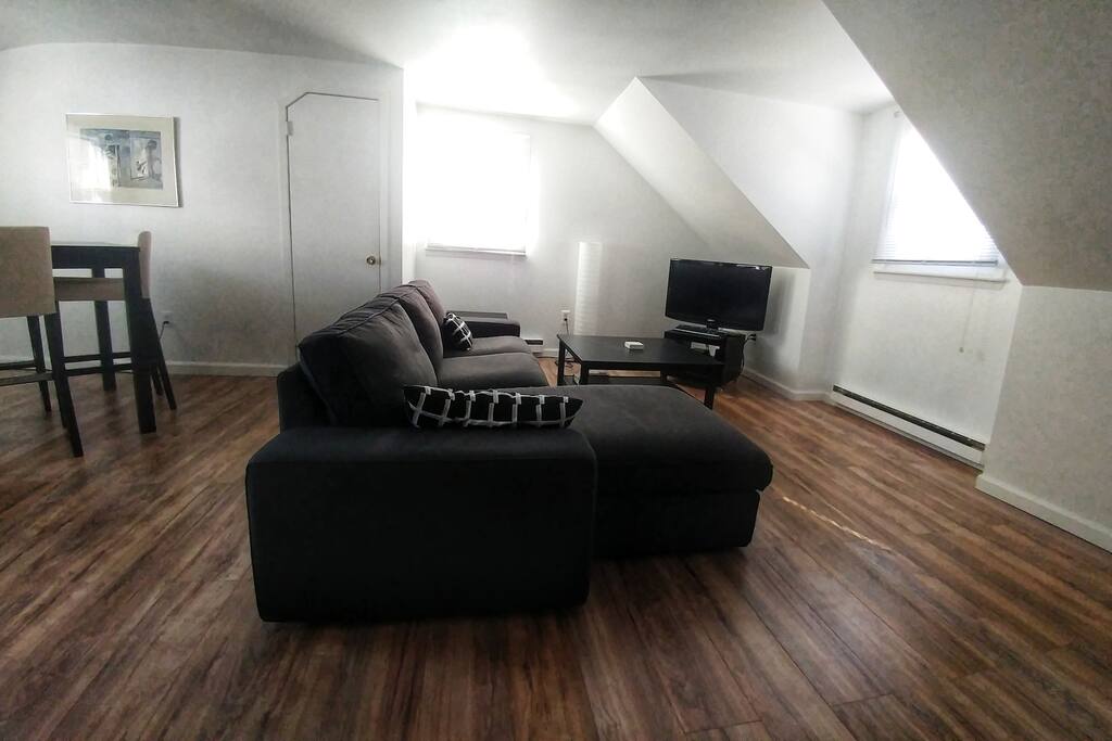 Living Room (day)