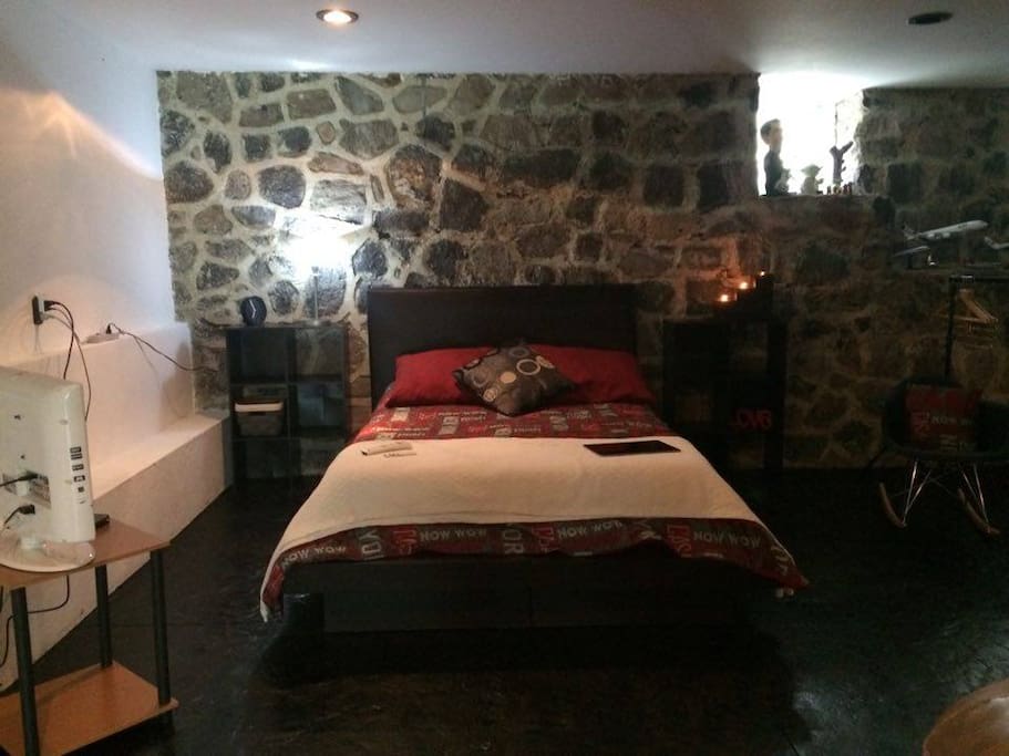 Tu cama (basement)