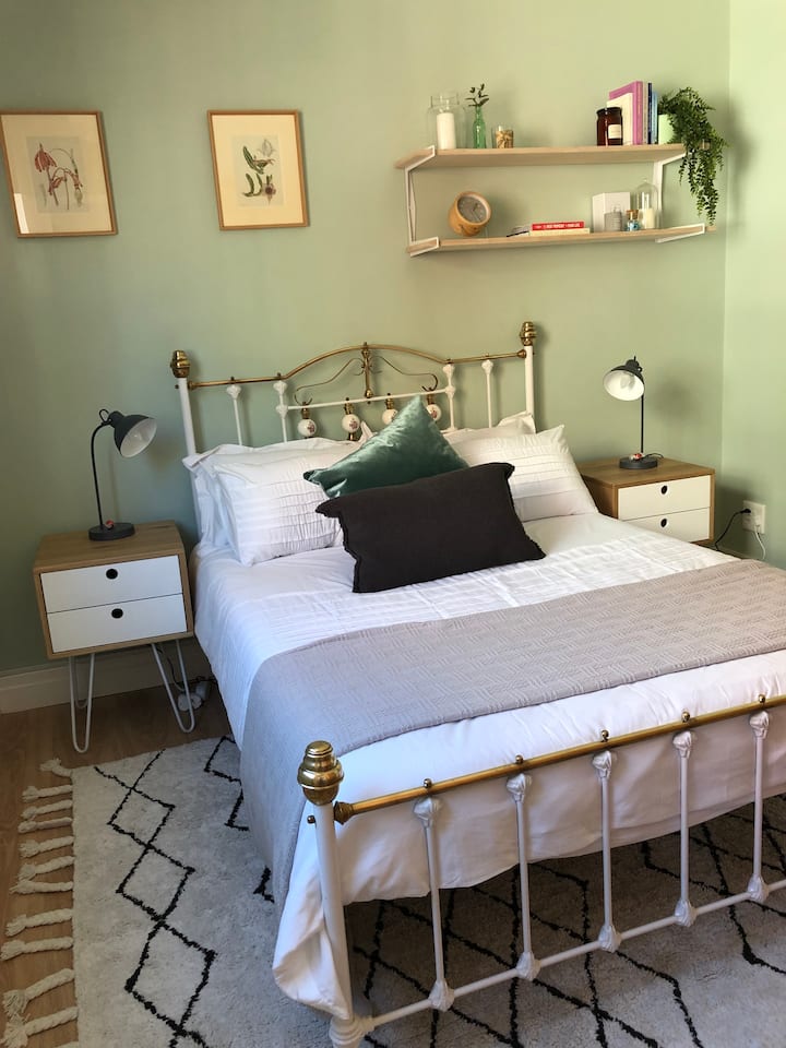 Основна спалня, двойно легло, две легла