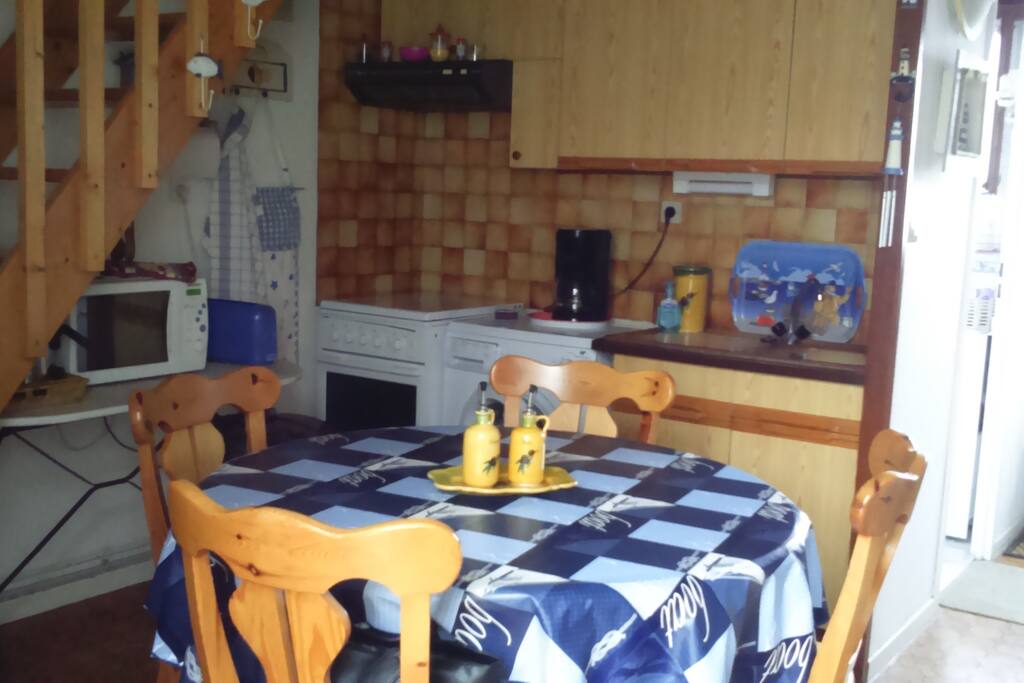 Cuisine équipée.
