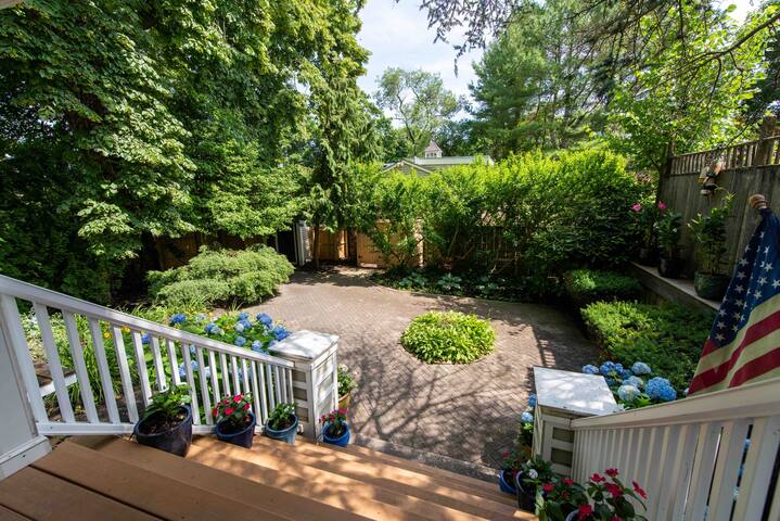 Beautiful 4BR Steps From Beach gallery image 3