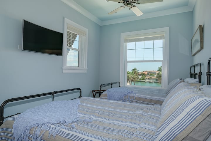 Spálňa s manželskou posteľou na 3. pos