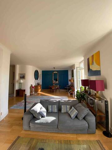 Superbe appartement avec parking gratuit couvert gallery image 2