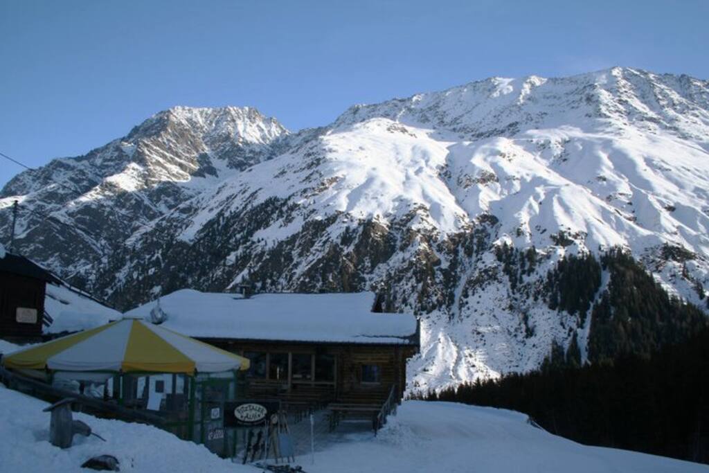 Außenansicht Skihütte