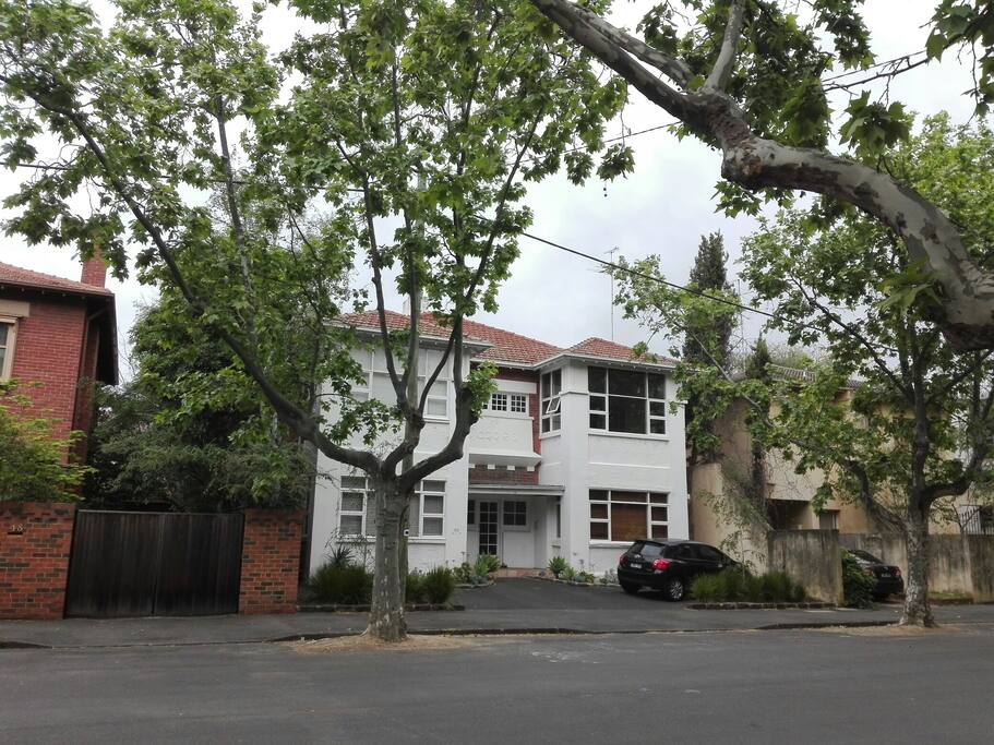 The Building is from 1920's, only 4 apartments, on a leafy, quiet street between Botanic Gardens and Faulkner Park, South Yarra's most desirable residential streets of Domain Precinct