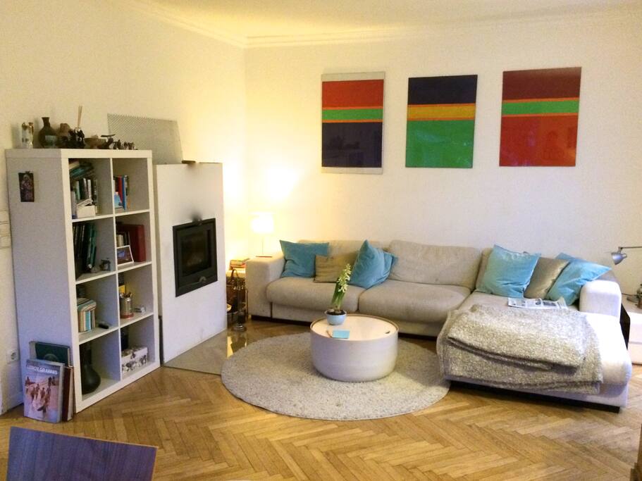 Wohnzimmer mit Kamin