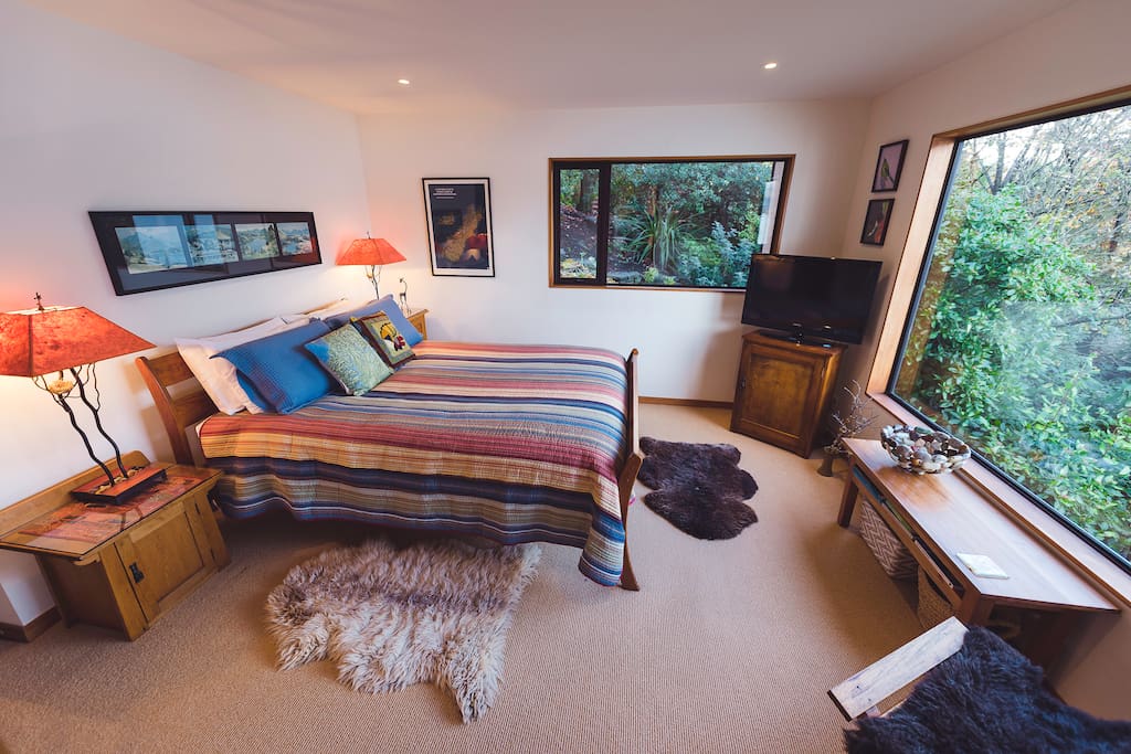 Queen Bedroom