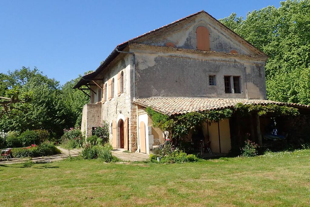 Maison du 19ème siècle, améliorée par Diégo, amoureux des espaces et de la pierre