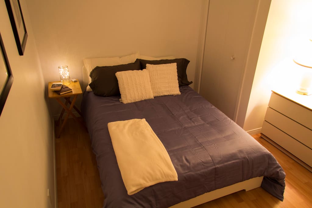 Commode de rangement et garde-robe.