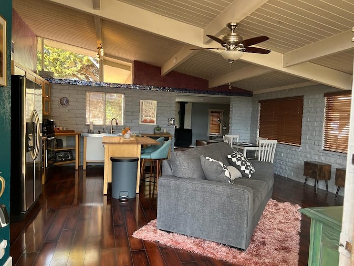 Welcome To The Gem-best Location In Uptown Sedona - Sedona, AZ