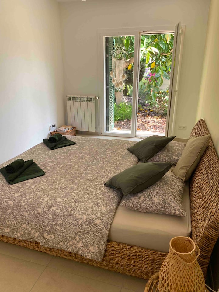 Საძინებელი 1,80 მ საწოლი