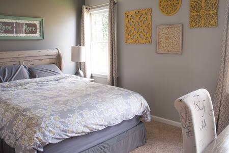 Shabby Chic Bed+Bath Near Everything