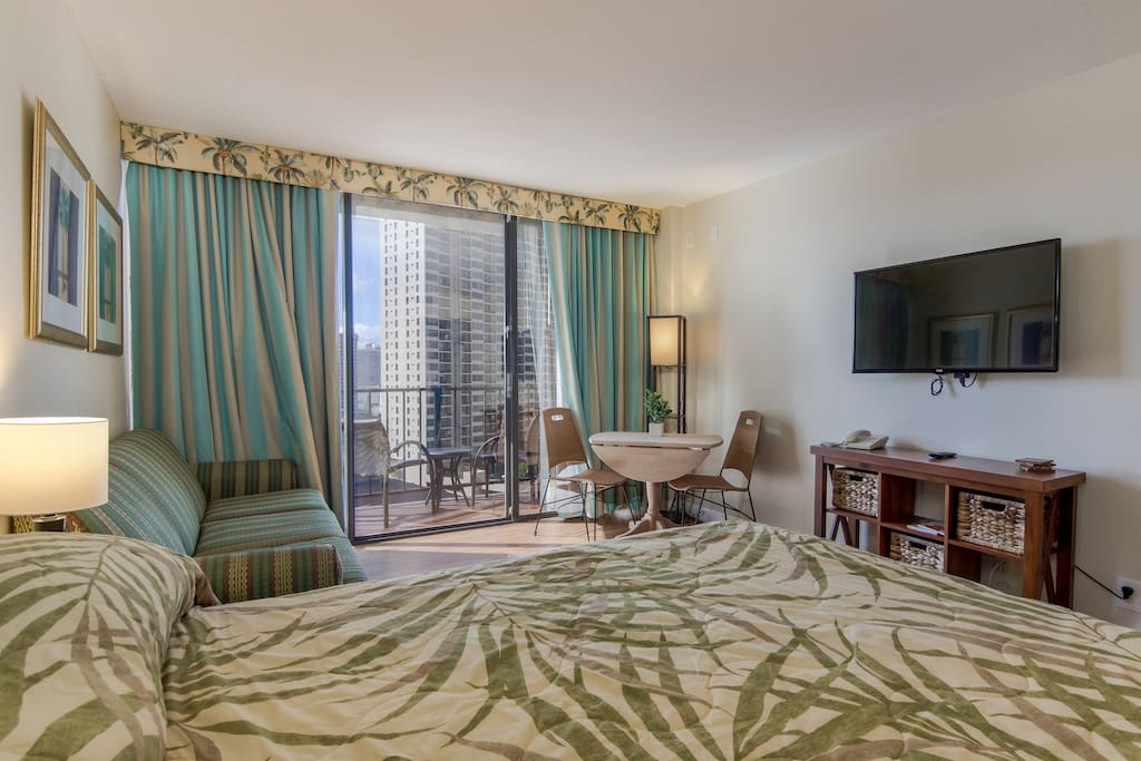 Flat Screen TV, Small Dining/Work Area, with a Lanai