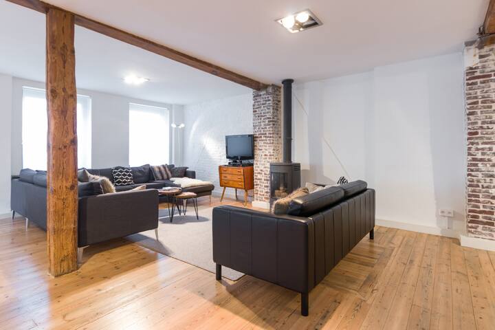 Big trendy loft, free parking, nearby city centre gallery image 5