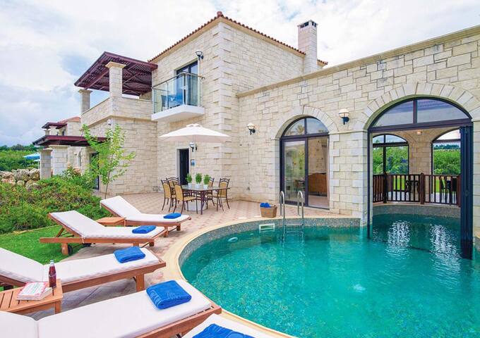Villas Platanias – 4 bedroom villa