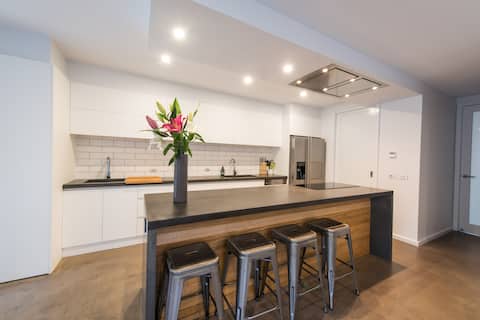 The Bright House. Modern, Spacious Central Bendigo