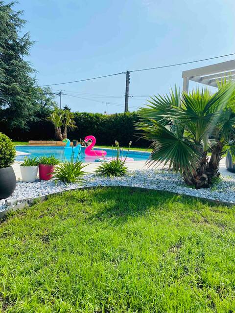 Large house with pool between Bordeaux and ocean