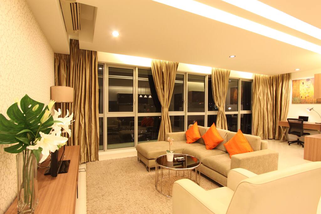 Spacious living room