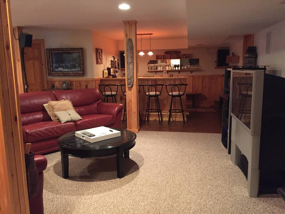 Sitting Area and Bar