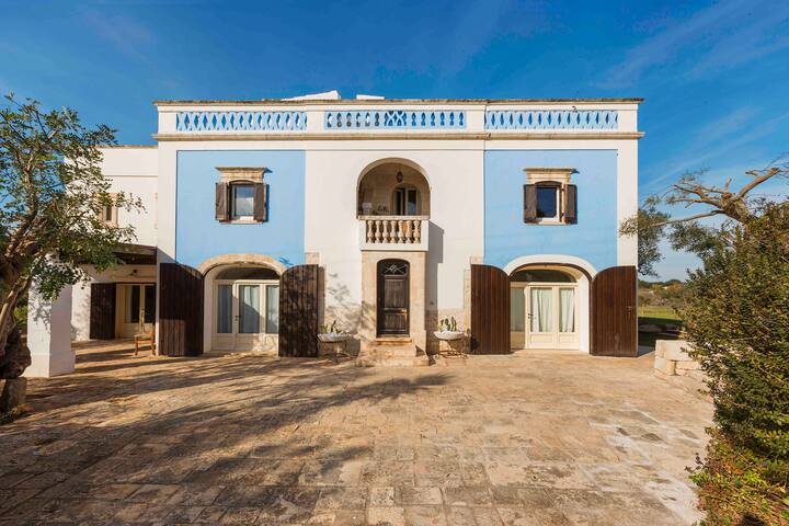 Blue Villa with private pool, Spa and Hammam gallery image 2