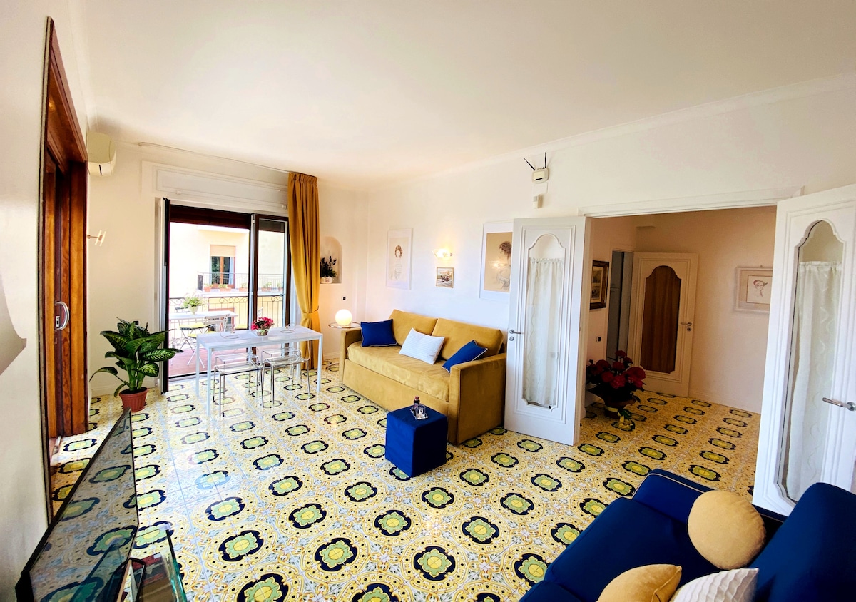 Successful Airbnb property: Bright¢ral family apt with terrace seaview in Sorrento