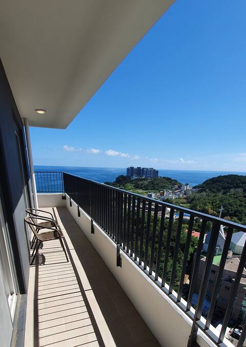 Fantastic Lucshire Shire Blue Terra Terrace Hotel 2 rooms, 2 beds, 2 bathrooms 25 pyeong Royal Suite