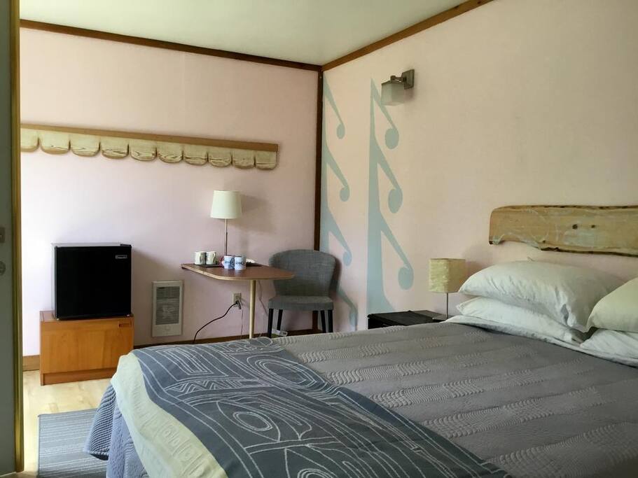 Queen suite with fridge and eating area