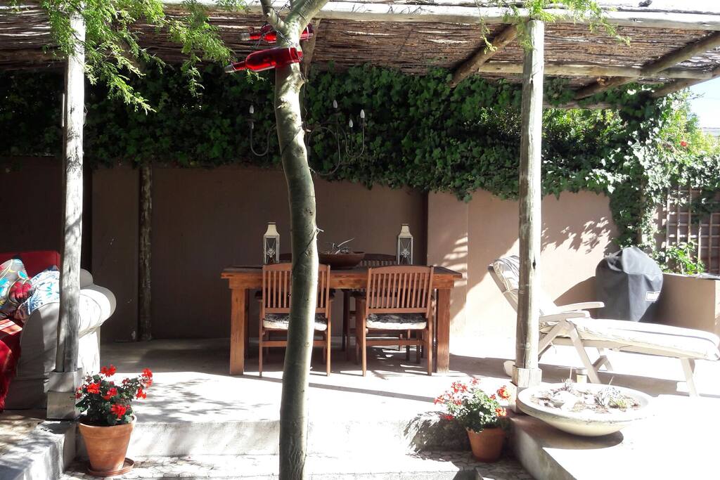 Outdoor livibg dining area