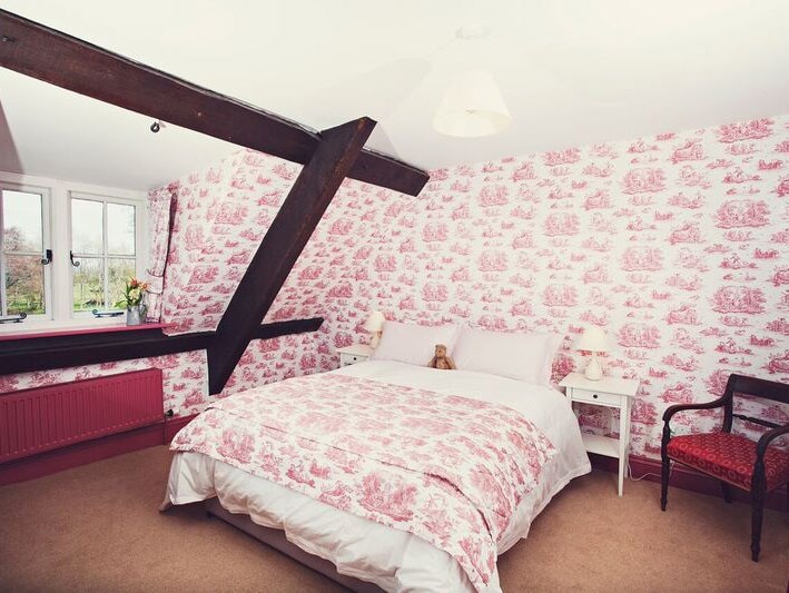 Queensize tweepersoonsbed 2e verdieping