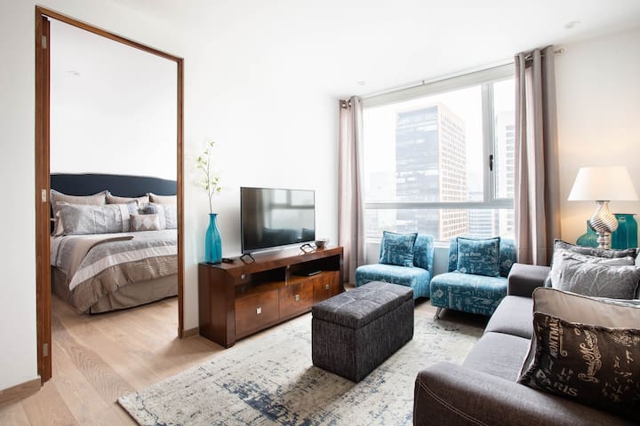 Skyline View Residence in Polanco | Pool | Gym