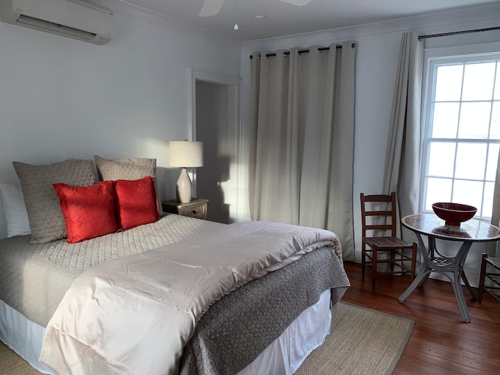 dormitorio queen en la planta superior
