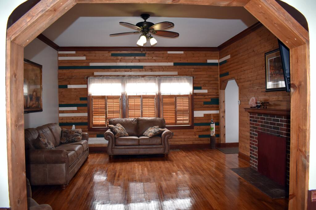 Living Room w/Sofa Bed, Smart TV, cable, and WiFi