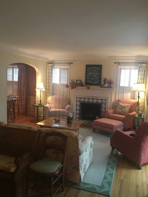 Living room with fully functioning fireplace