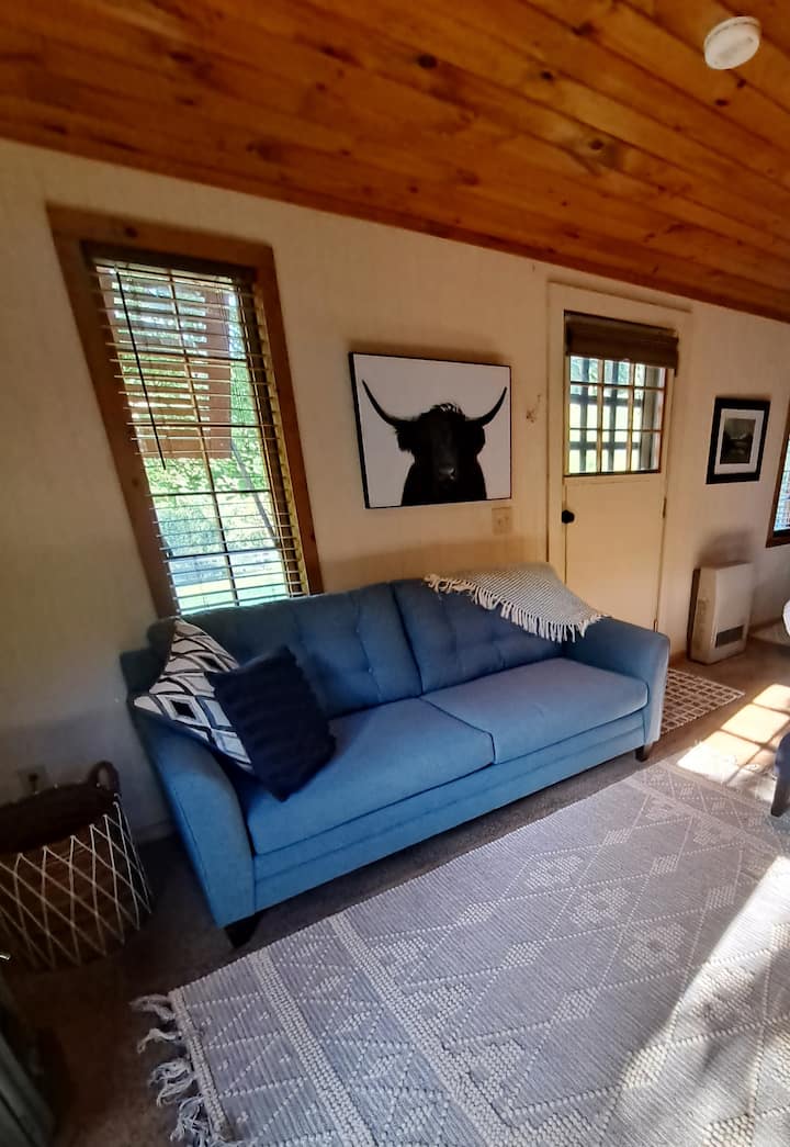 Kochi jipya. Kitanda cha ukubwa wa Malkia ndani!