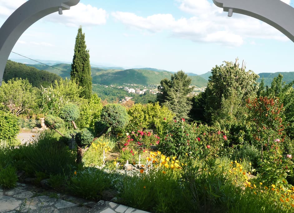 La terrasse ardéchoise : vue sur la Vallée de Privas