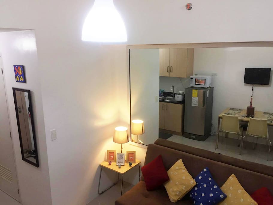 Compact 28 sqm newly furnished renovated unit with a homely ambiance in the busy metropolitan.