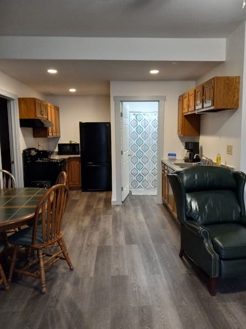 12 min to PSU - 1st Floor Apartment