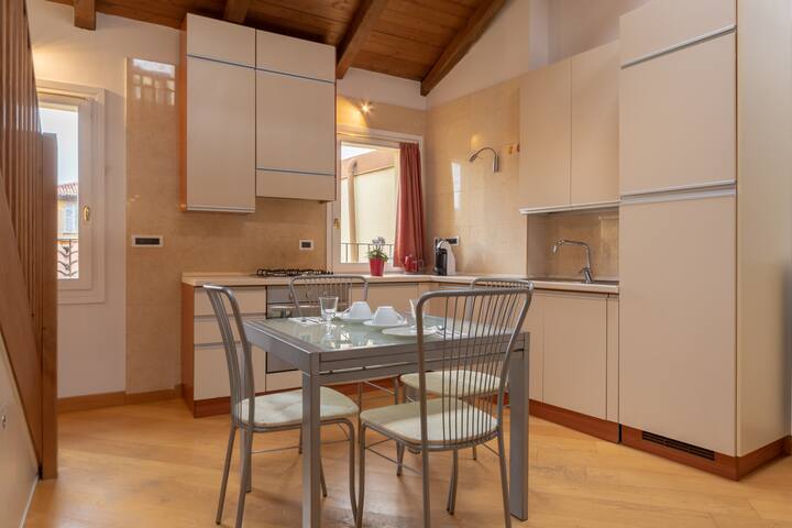 Santo Stefano Apartments – Entire Palace A gallery image 2