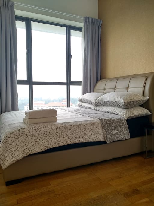 Second bedroom also having the view of the Lake